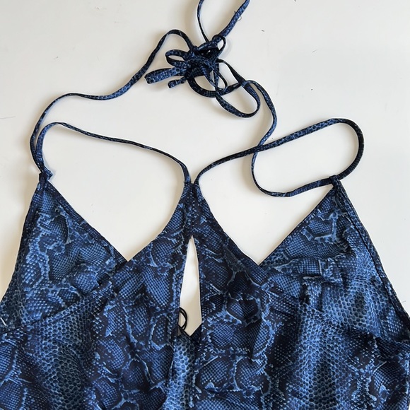 NWT BCBGMAXAZRIA Blue Python Jumpsuit Size XS - Picture 16 of 16